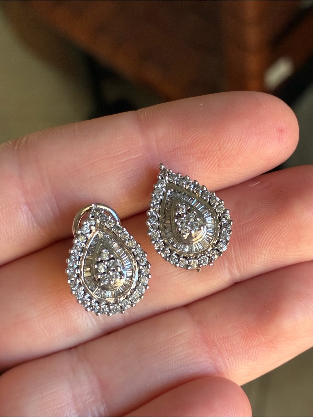 14k White Gold Diamond Pear
Shaped Diamond Earrings